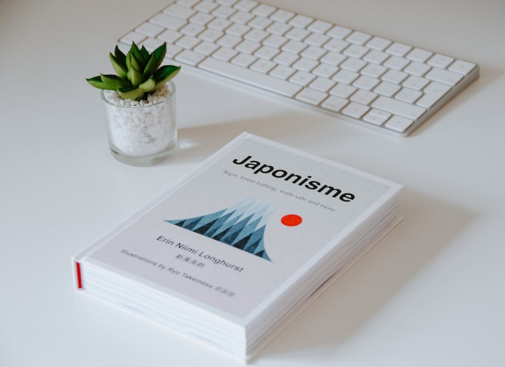 white Japonisme book